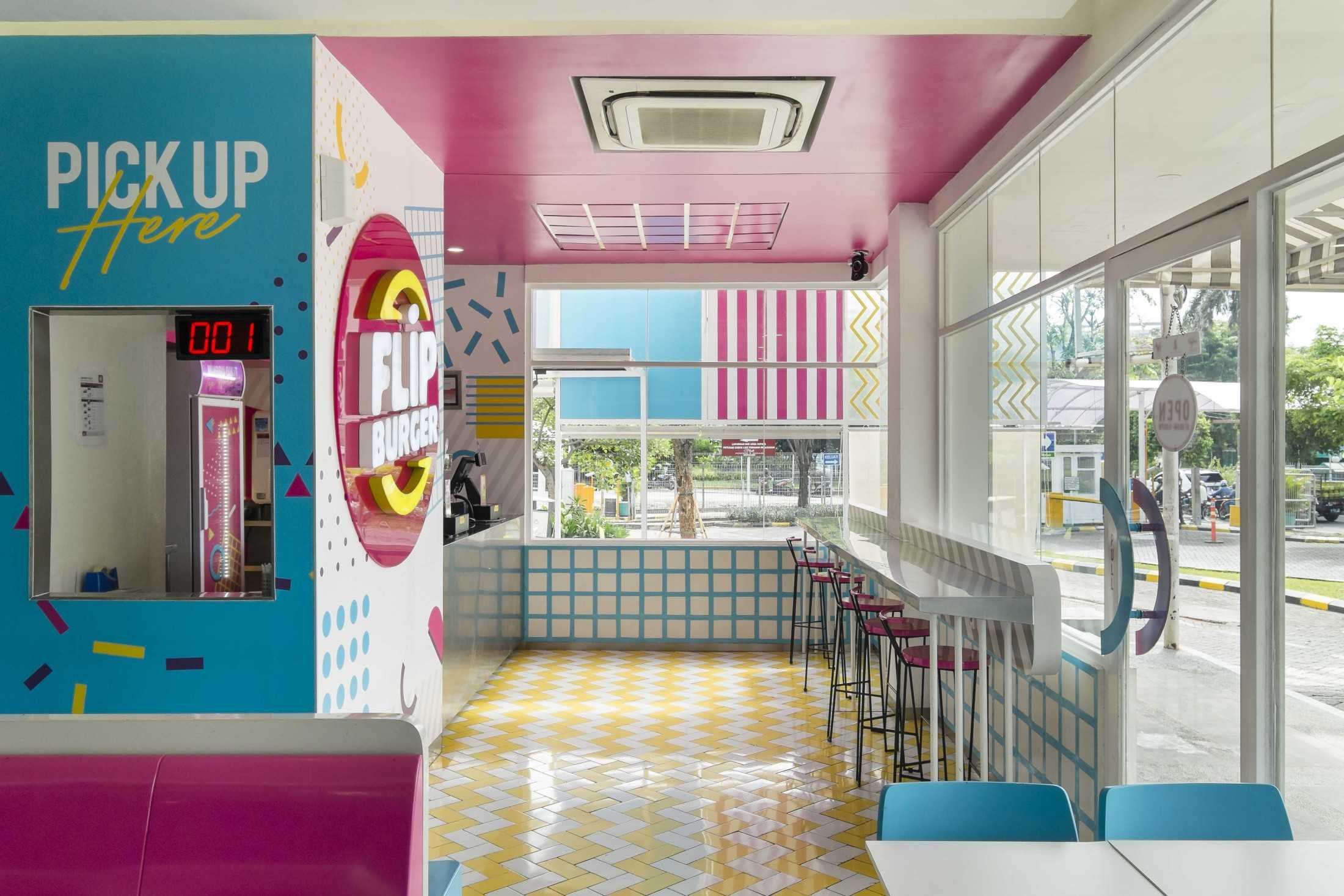 Flip Burger karya Arcon - Interior & Furniture Contractor (Sumber: arsitag.com)