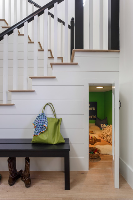 Ruang bermain di bawah tangga (Sumber: houzz.com)