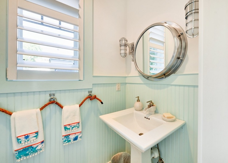 Nautical powder room (Sumber: decorpad.com)