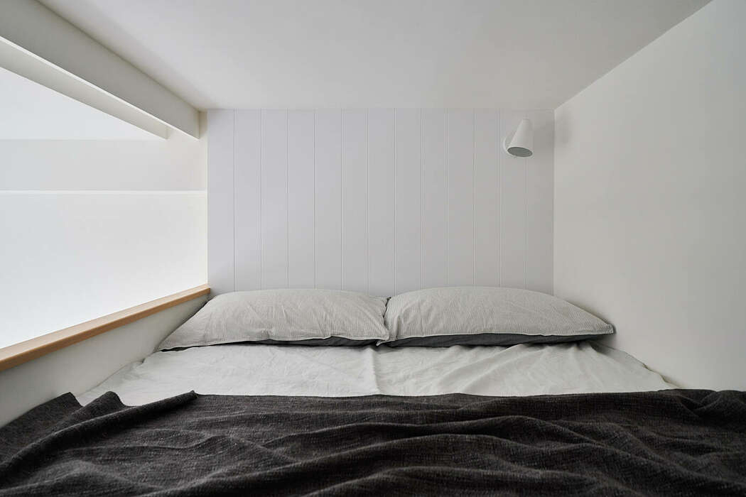 Tempat tidur utama di lantai atas (Sumber: freshome.com)