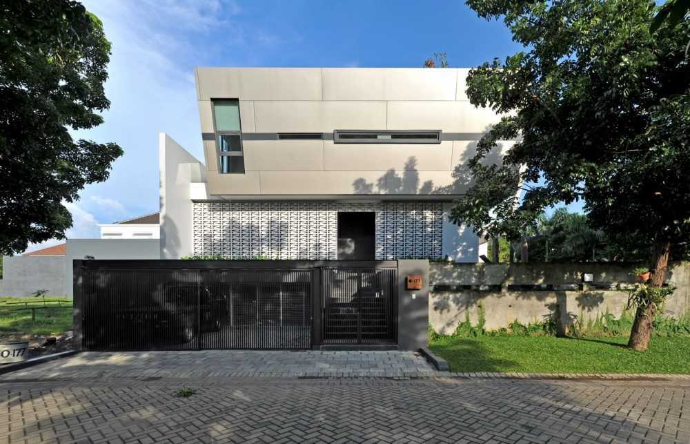 Proyek residensial DDYW Residence karya Ivan Priatman Architecture (Sumber: arsitag.com)