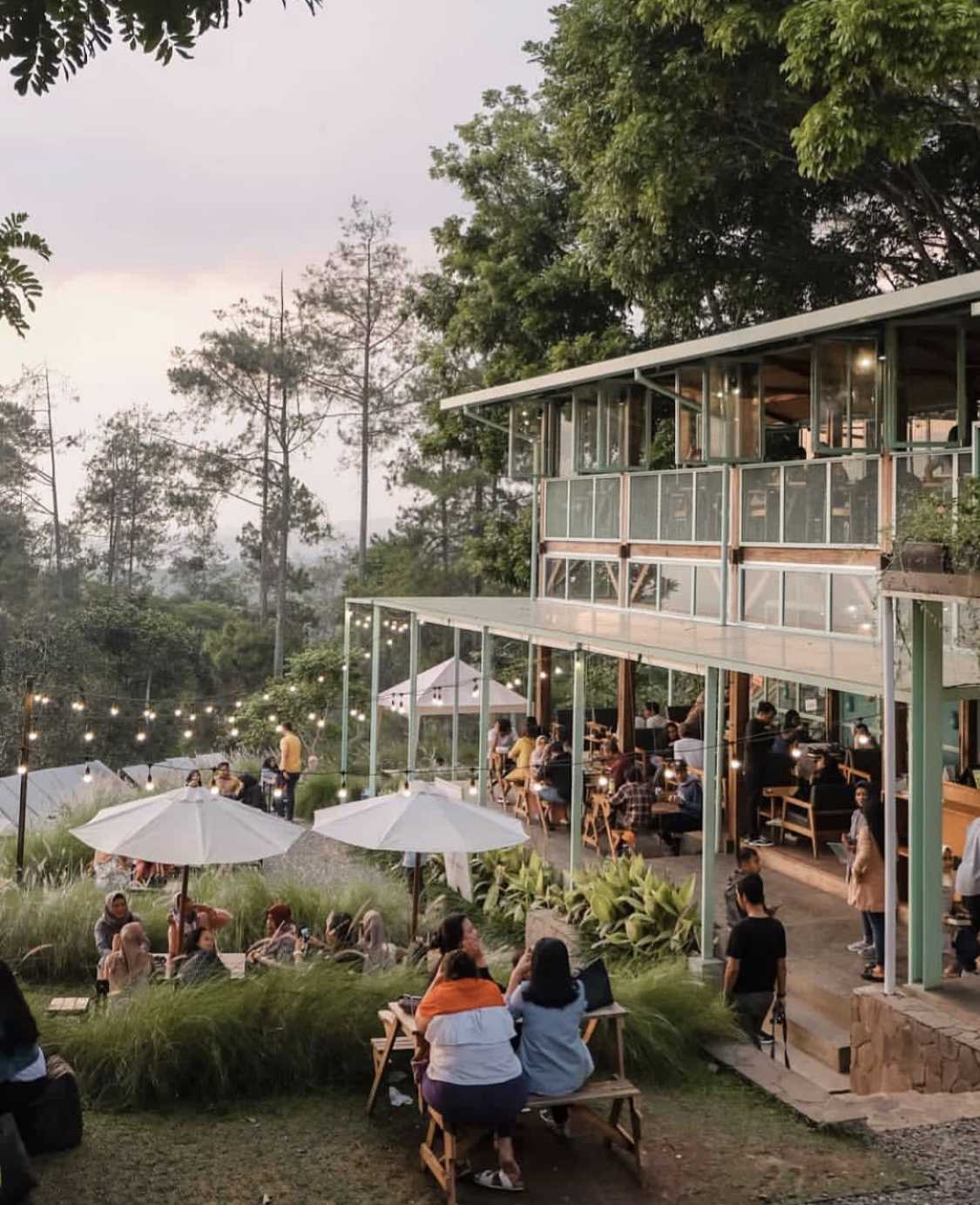 Kafe yang menyatu dengan alam, Utara Café karya Wandi Uwa Krisdian (Sumber: arsitag.com)