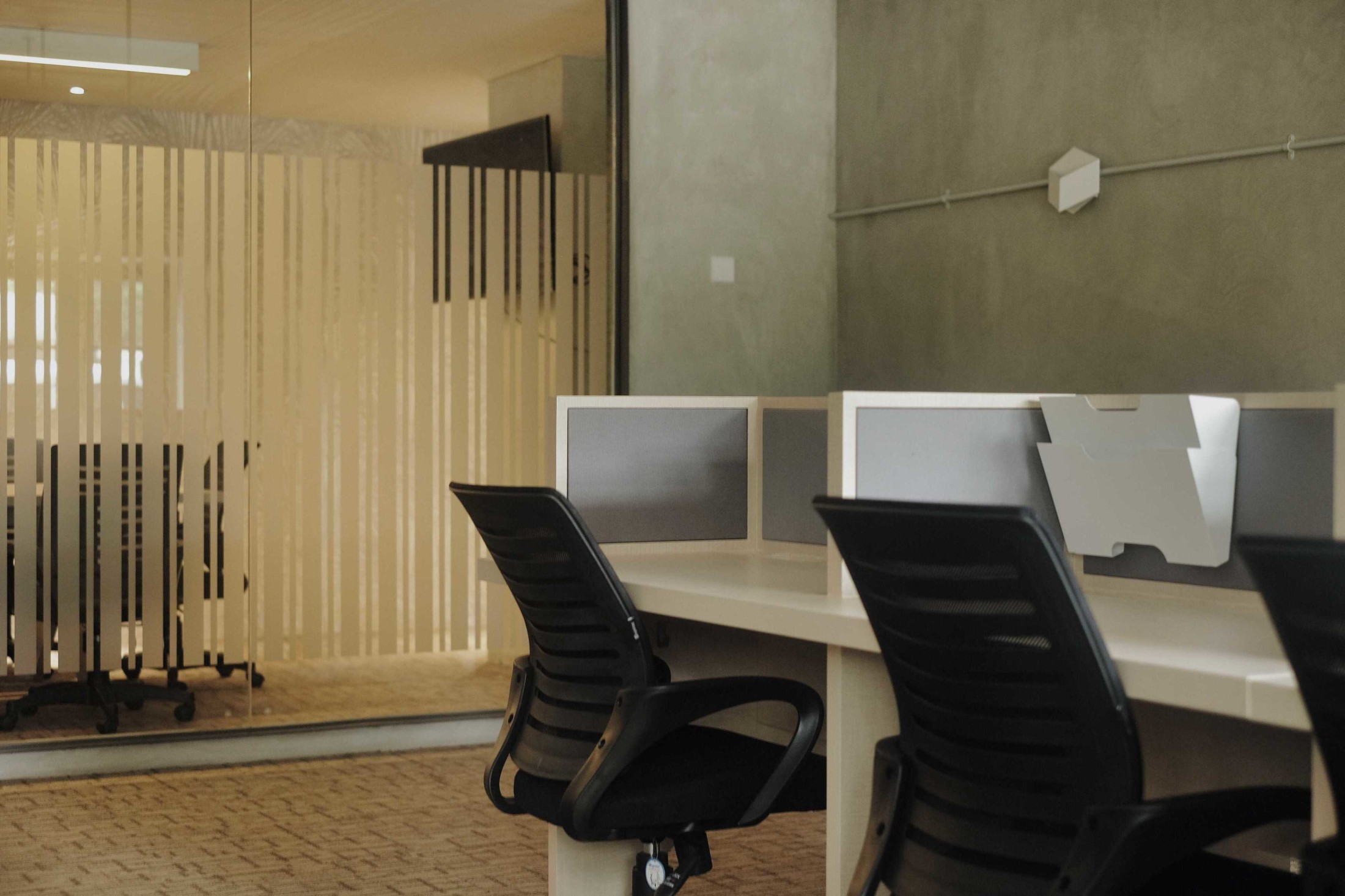 Hiveworks Co-Work & Café Karya Arcon – Interior & Furniture Contractor (Sumber: arsitag.com)