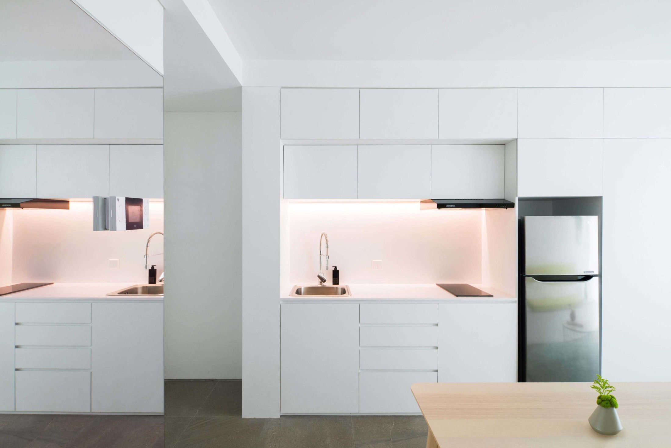 Dapur kecil yang lengkap (Sumber: Arsitag.com)