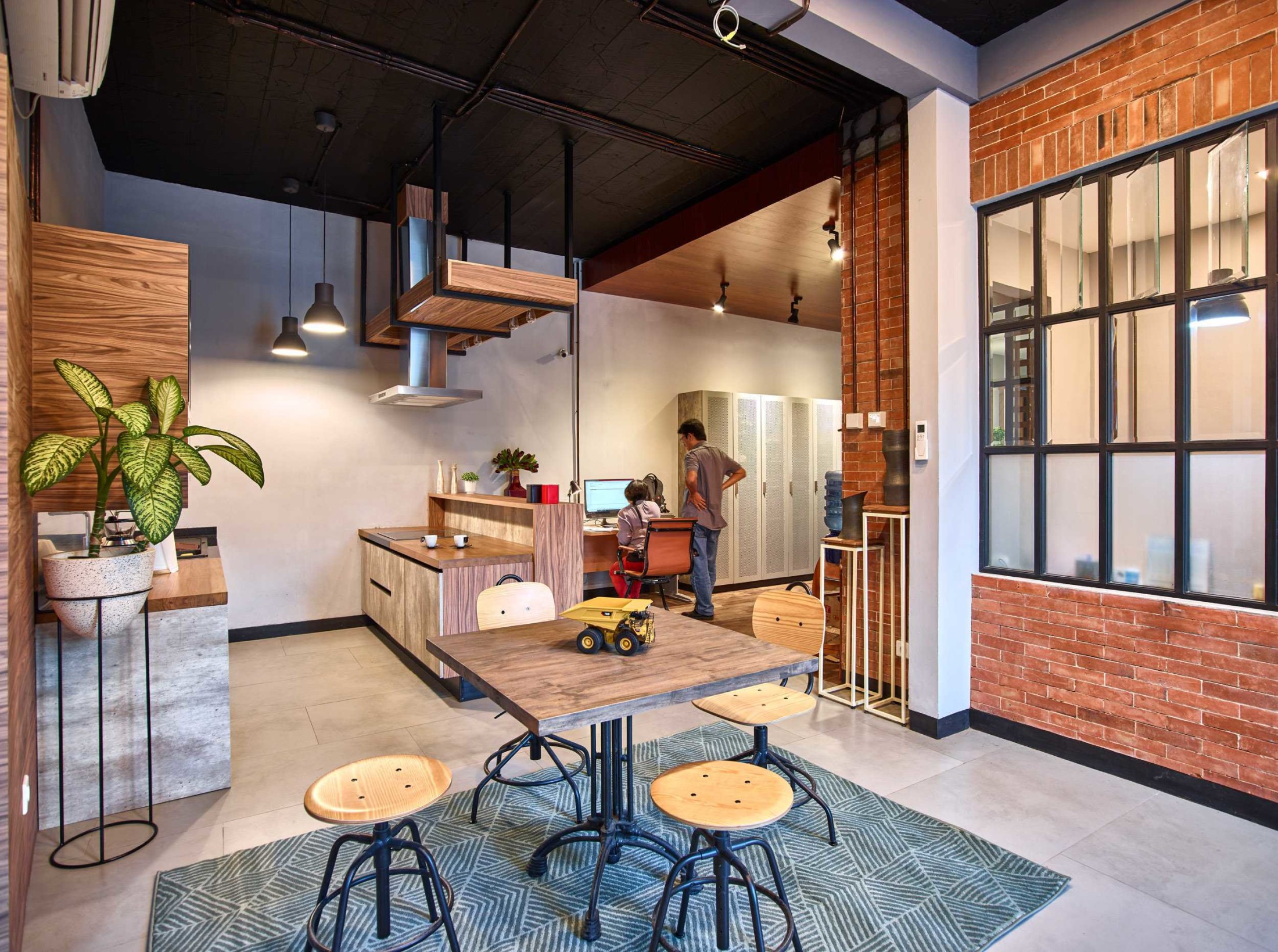 Dinding bata ekspos Cirangrang Bandung Office karya Dinardithen Studio (Sumber: arsitag.com)