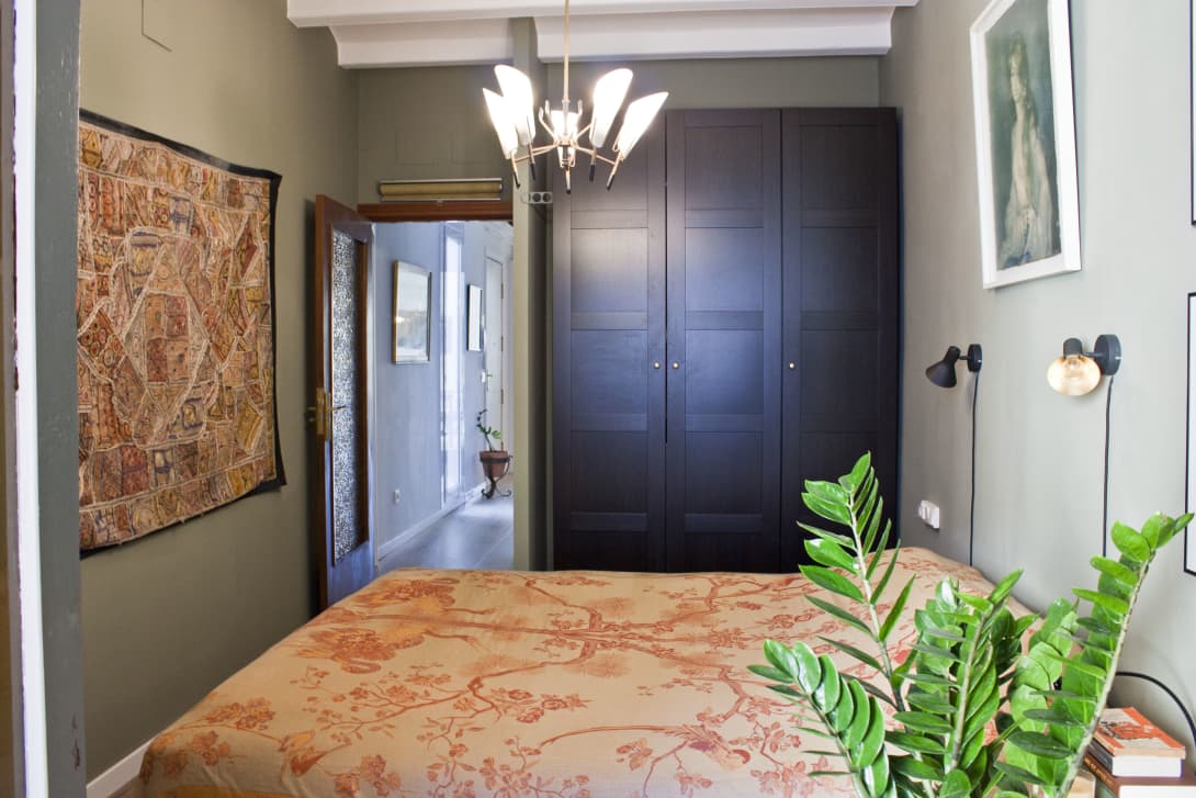 Kamar tidur yang hangat (Sumber: apartmenttherapy.com)