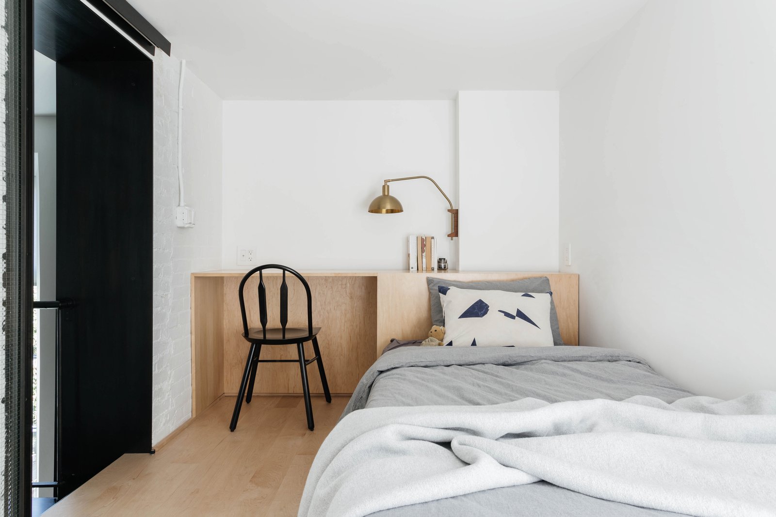 Kamar tidur mungil yang multifungsi (Sumber: dwell.com)