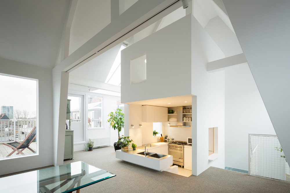 Tower yang berada di tengah apartemen (Sumber: home-designing.com)