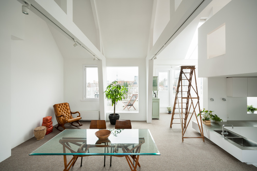 Ruang keluarga dengan konsep terbuka (Sumber: home-designing.com)