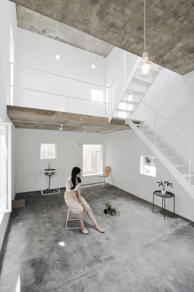 Lantai dasar dengan konsep terbuka (Sumber: archdaily.com)