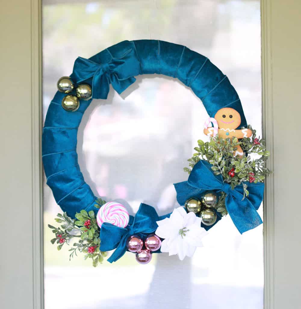 Blue Christmas wreath (Sumber: prettyprovidence.com)