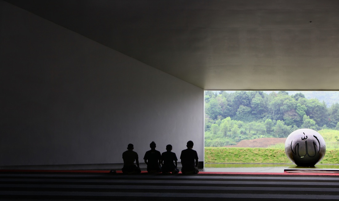 Masjid kontemporer karya Urbane // archdaily.com