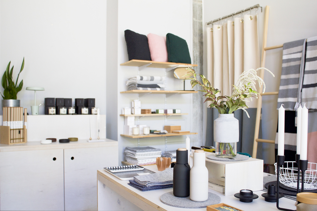 Rak dan meja pajang Toko Port of Raleigh // design-milk.com