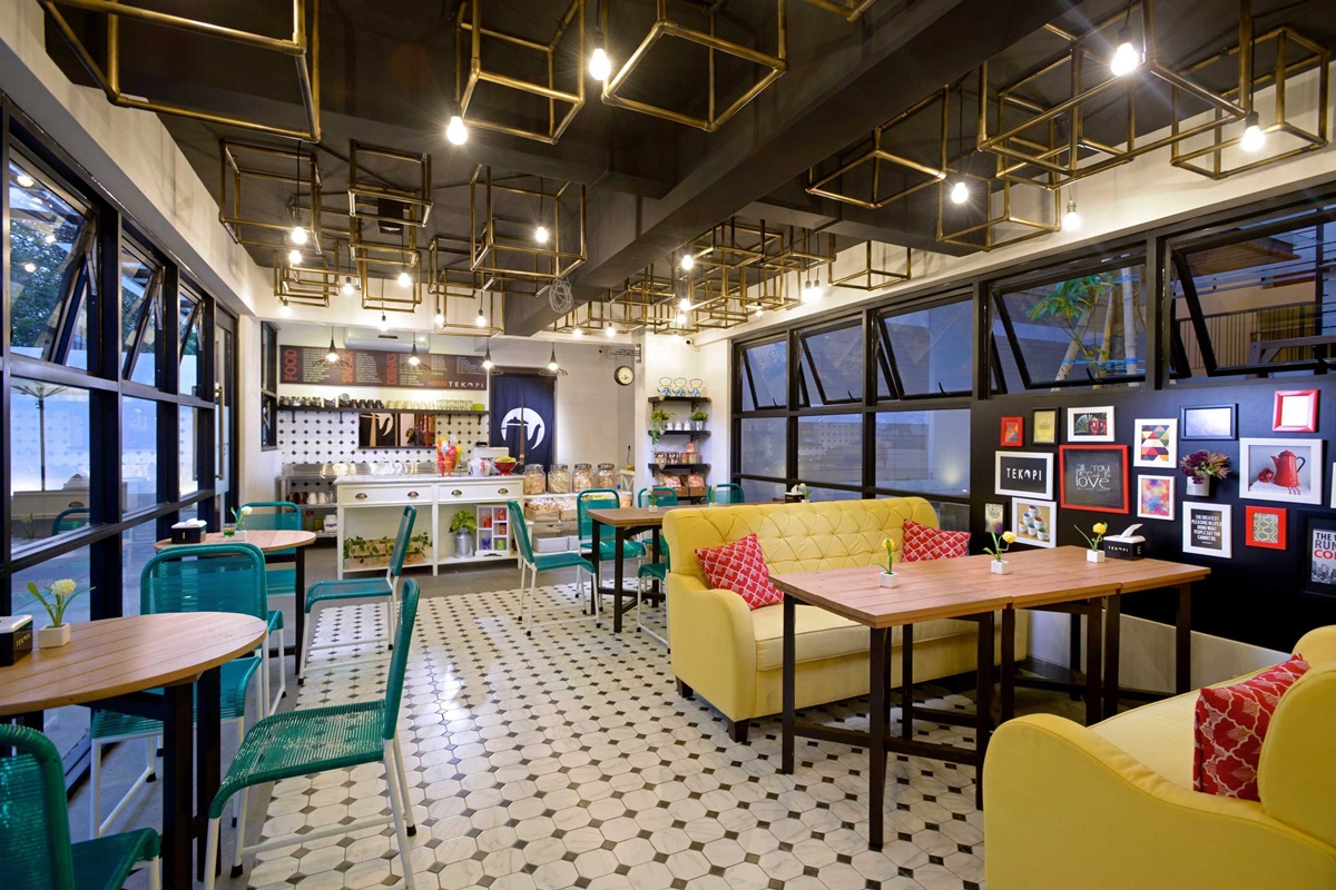 Desain restoran Arjuna Hotel Batu di Malang karya KsAD // arsitag.com