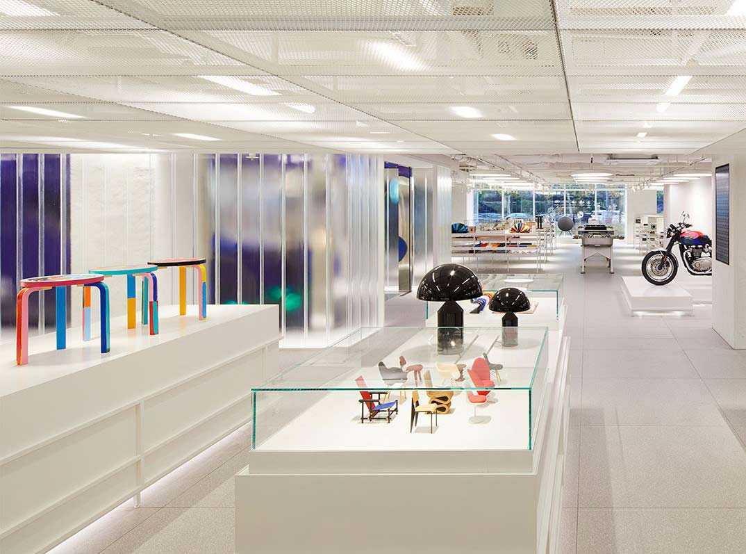 Interior ruang ekshibisi The Conran Shop, Seoul // design-milk.com