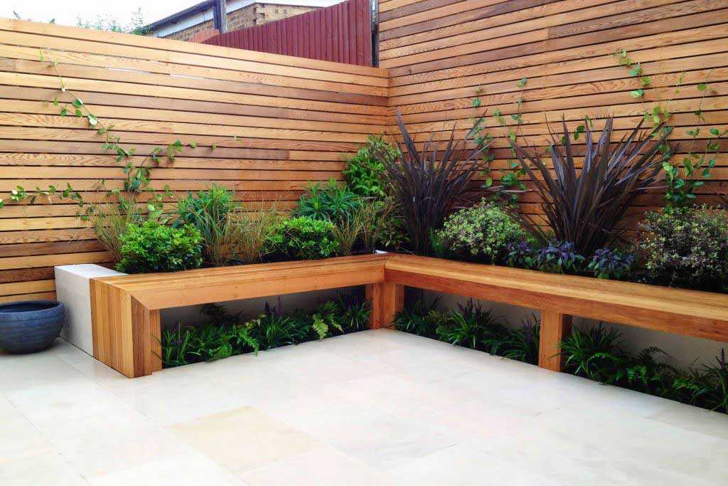 Taman terbatas berkonsep kering yang rapi, karya Garden Club London // gardenclublondon.co.uk