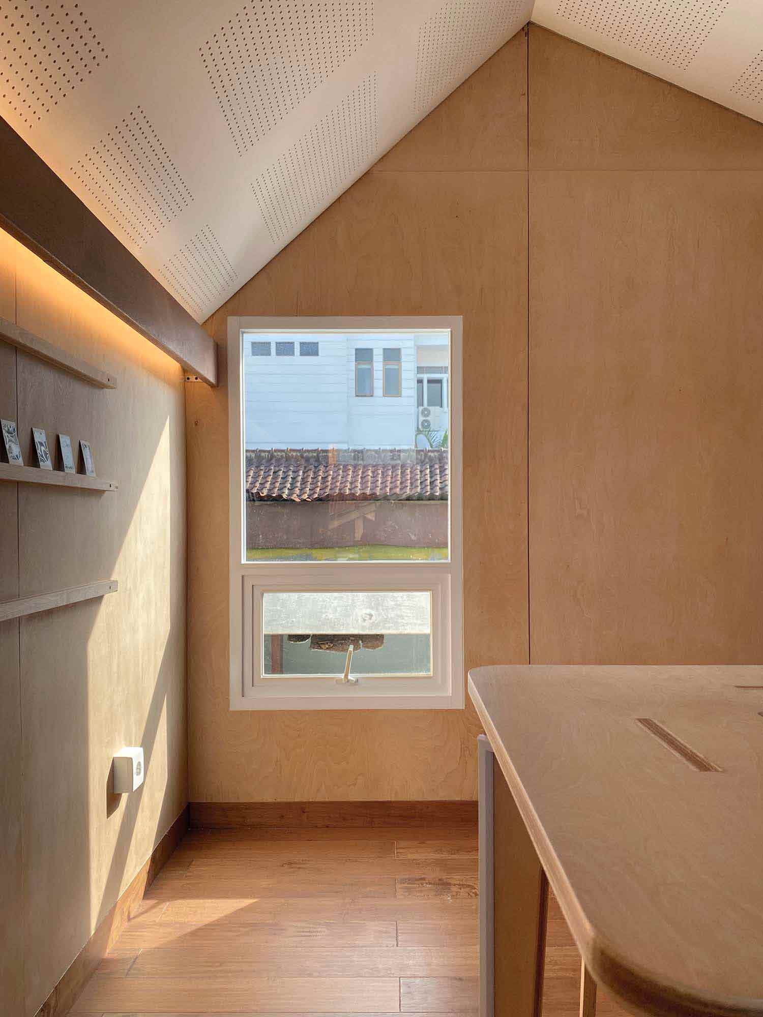 Dinding yang terbuat dari cross laminated timber (CLT) // arsitag.com