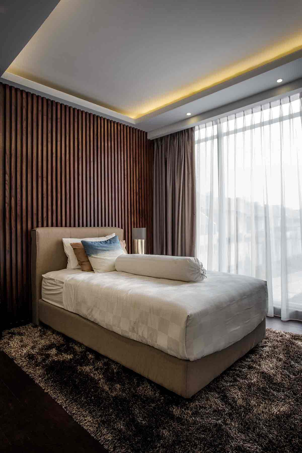Panel kayu sebagai ornamen minimalis // Arsitag.com