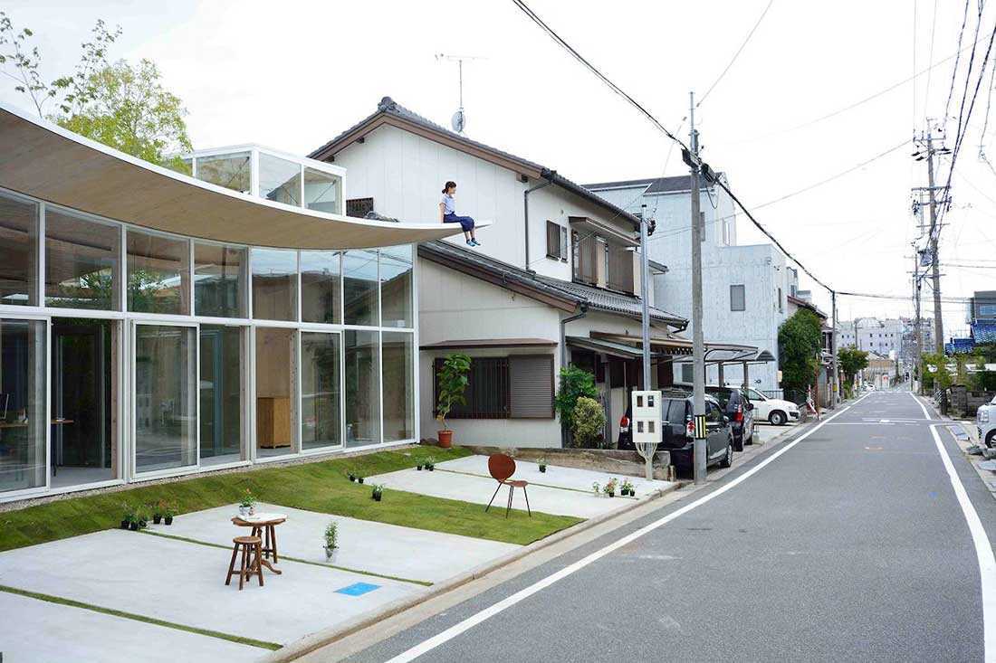 Kantor unik dengan atap lengkung // design-milk.com