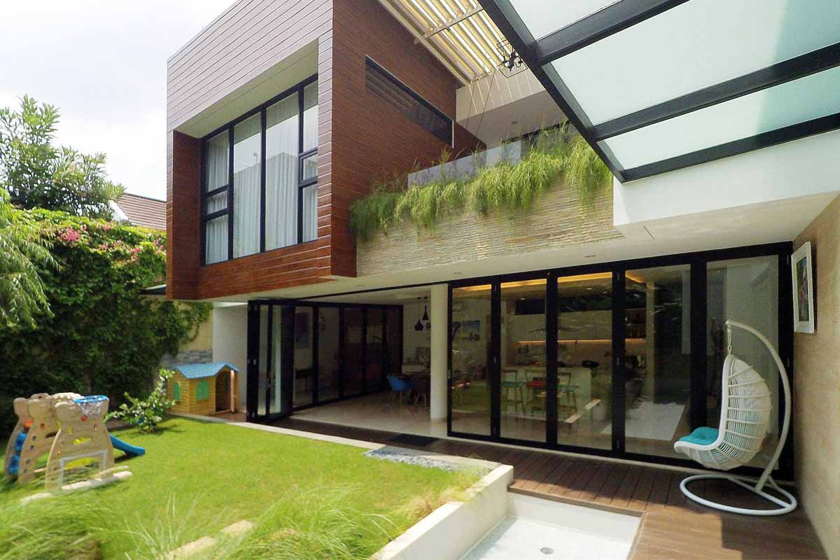 Taman mid-century modern karya Dezan Studio // arsitag.com