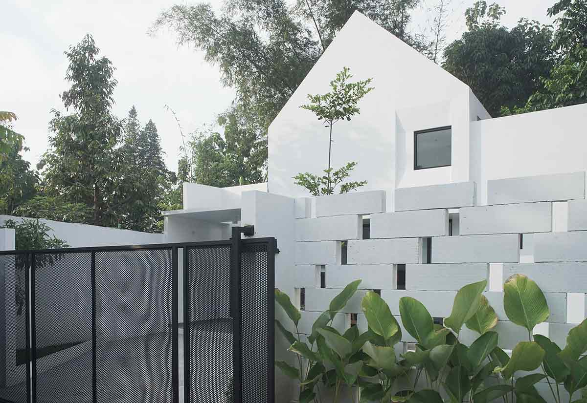 Ekpresi bentuk minimalis Rumah Sewon // arsitag.com
