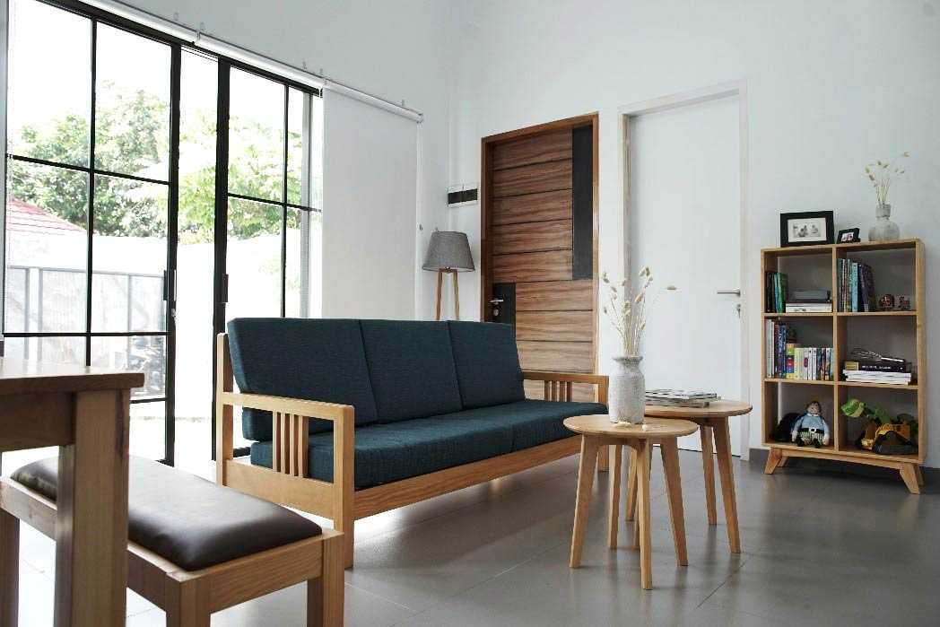 Ruang tamu Rumah Sewon // arsitag.com