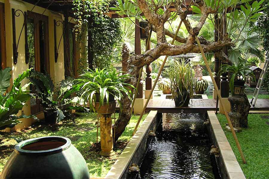 Desain taman tradisional karya Garisprada // arsitag.com