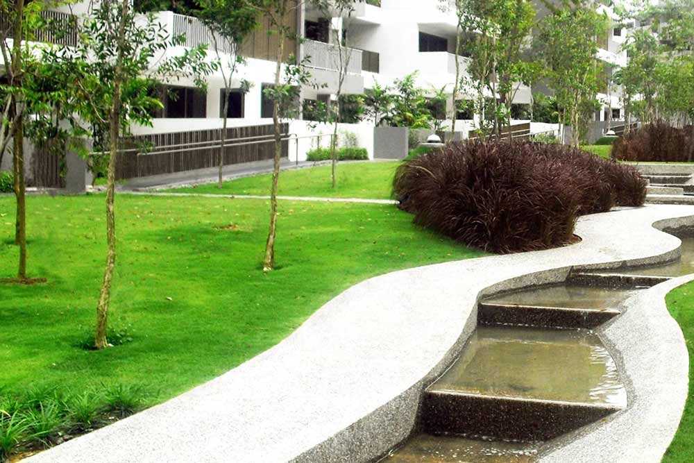 Desain taman pedestrian karya Salad Landscape Indonesia // arsitag.com