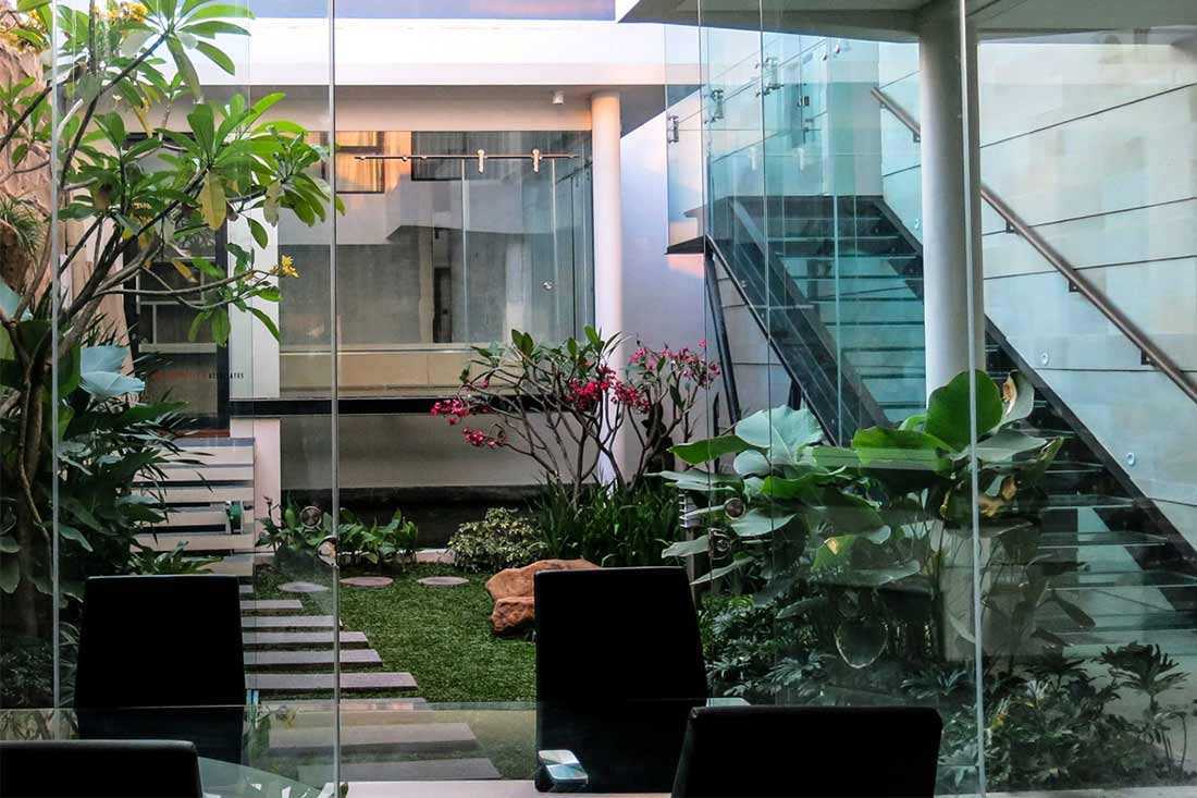 Desain taman courtyard karya Arnold Iskandar G Intan // arsitag.com