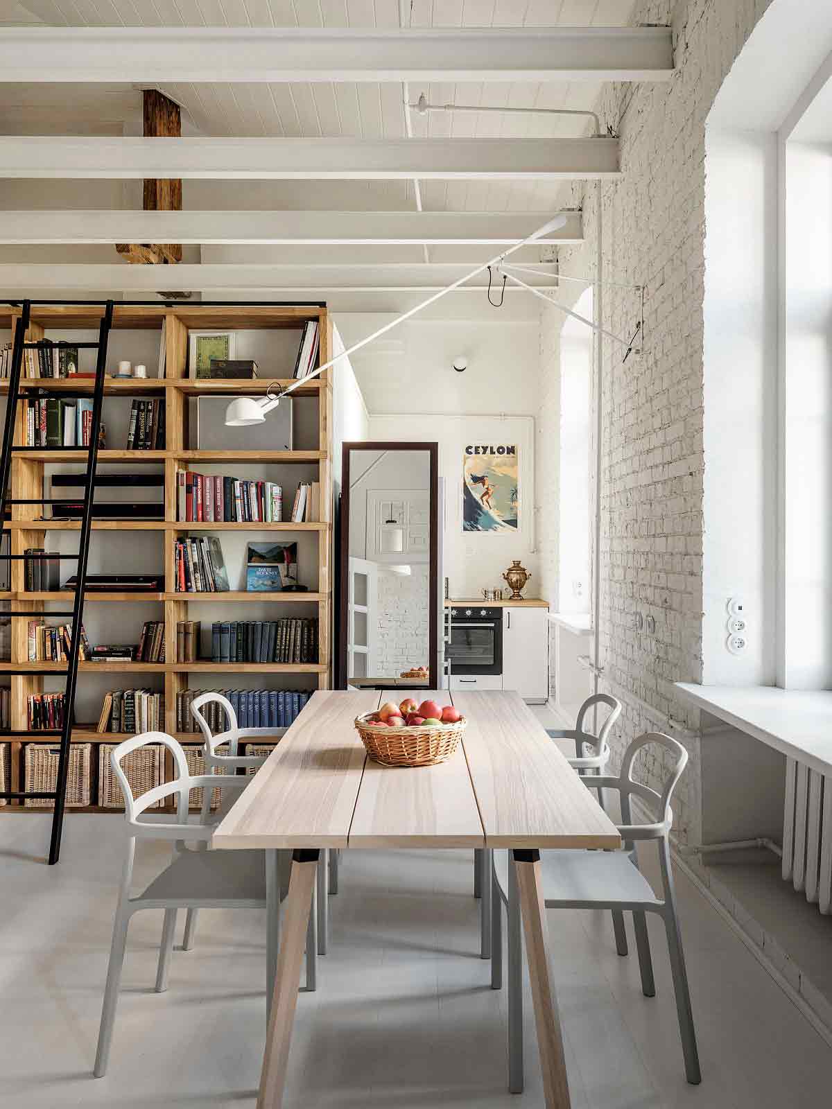 Desain interior ruang makan apartemen di Moskow karya Buro5 // decoist.com