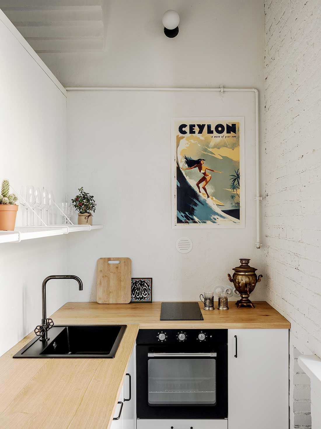 Desain interior dapur apartemen di Moskow karya Buro5 // decoist.com
