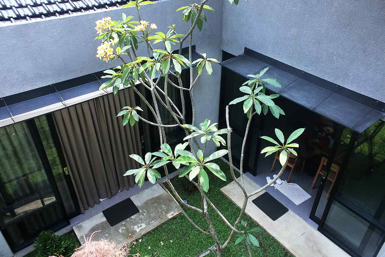 Taman untuk cahaya matahari dan sirkulasi udara yang baik // arsitag.com