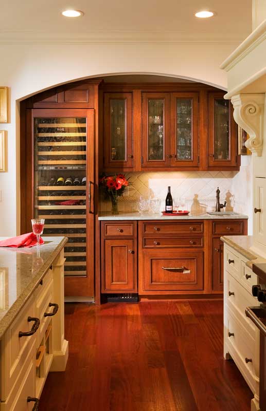 Mini pantry bergaya klasik // crown-point.com