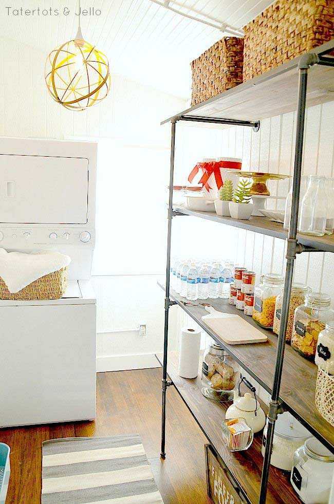 Desain pantry mini bergaya industrial // pinterest.com