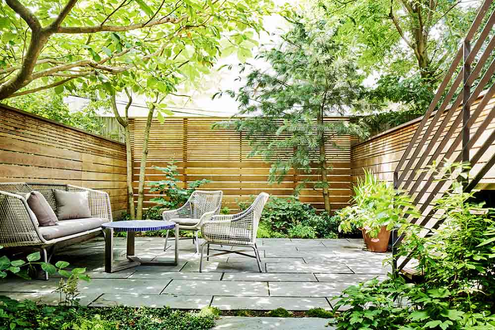 Patio taman karya Kim Hoyt // gardenista.com