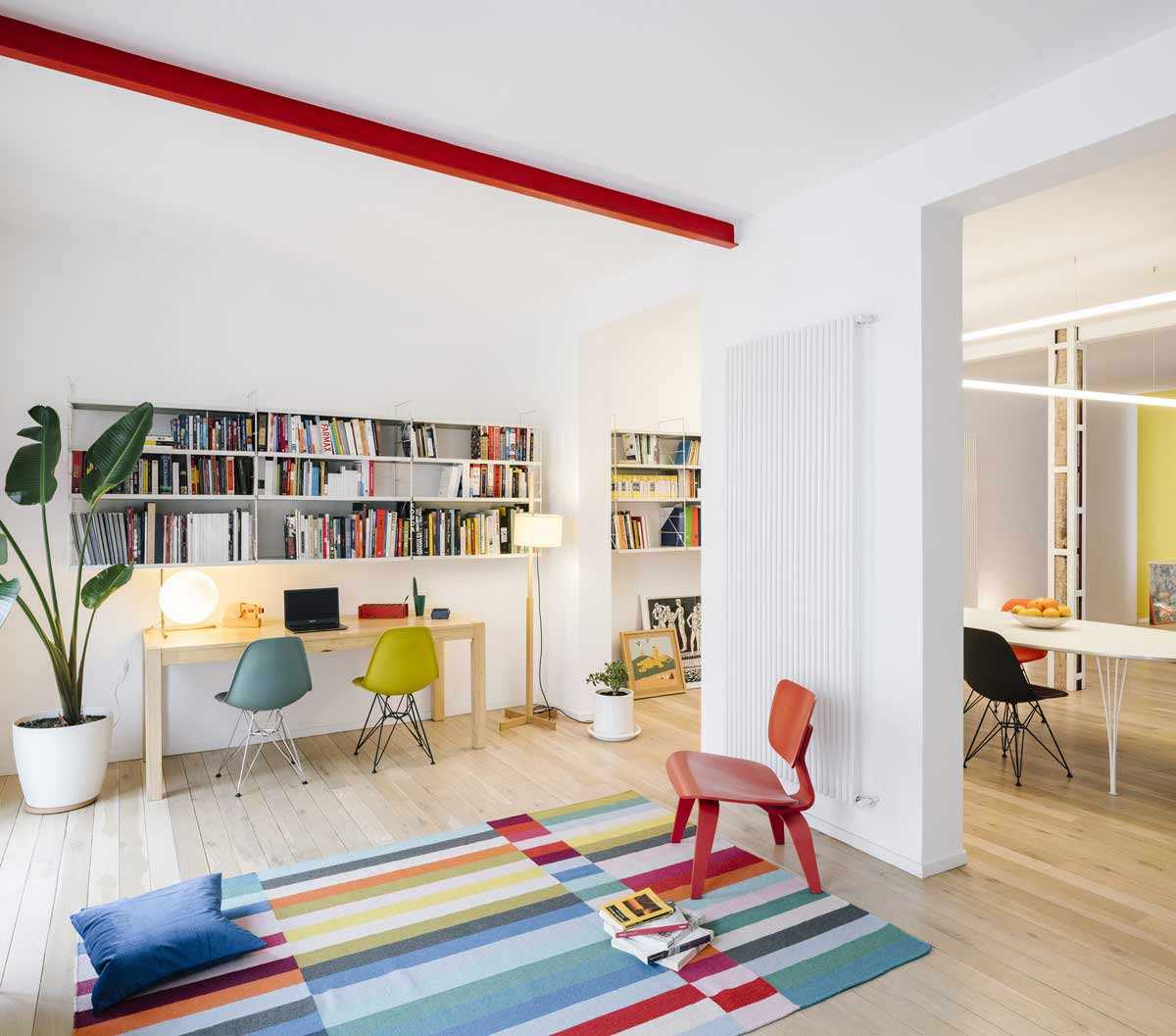 Kursi ruang kerja yang cantik dengan warna yang fun // home-designing.com