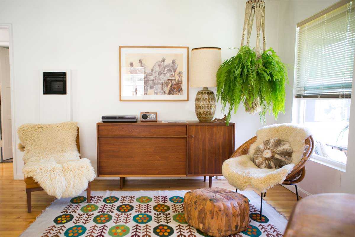 Dekorasi tanaman pakis boston karya Gregory Beauchamp // apartmenttherapy.com